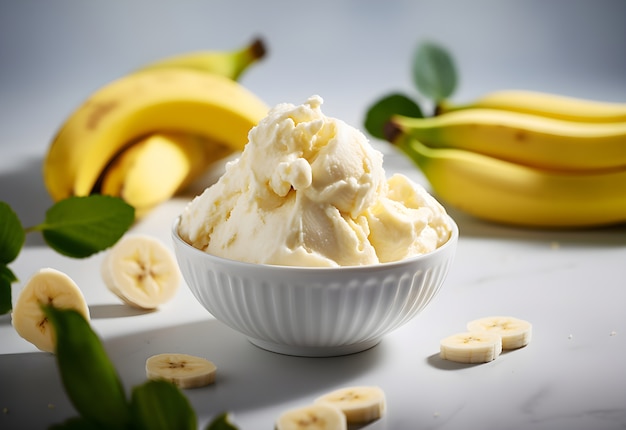 Foto gratuita vista del delicioso postre helado helado con plátanos