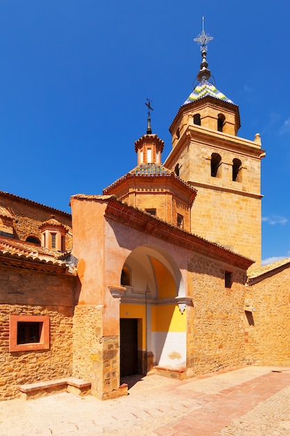 Vista del día de la iglesia en Albarracin