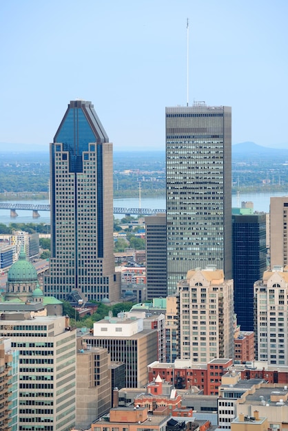 Vista del día de Montreal desde Mont Royal con el horizonte de la ciudad