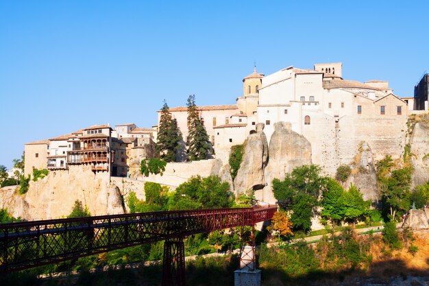 Vista de día del puente de San Pablo en Cuenca