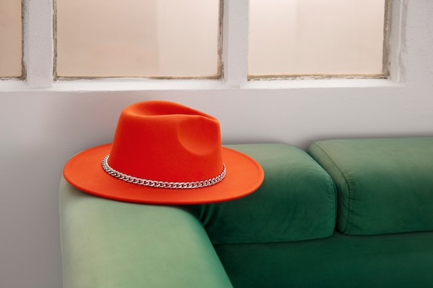 Vista del elegante sombrero fedora