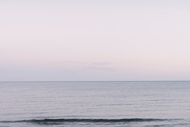 Vista por encima del mar