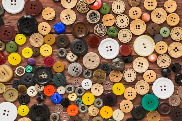 Vista de fotograma completo de muchos botones coloridos