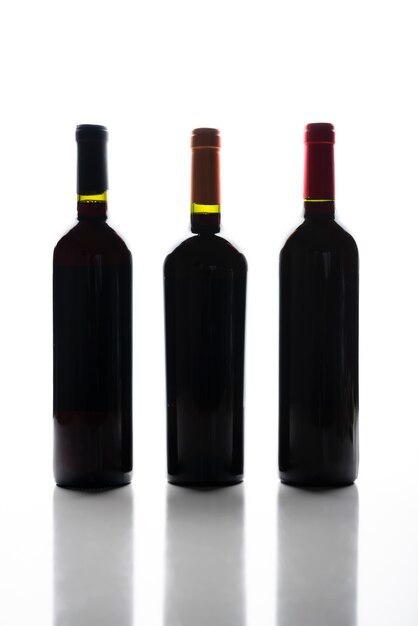 Vista frontal de botellas de vino silueta