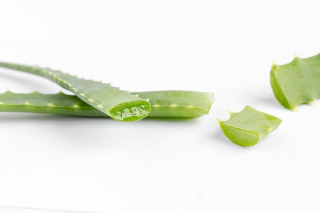 Foto gratuita vista frontal del concepto de aloe vera