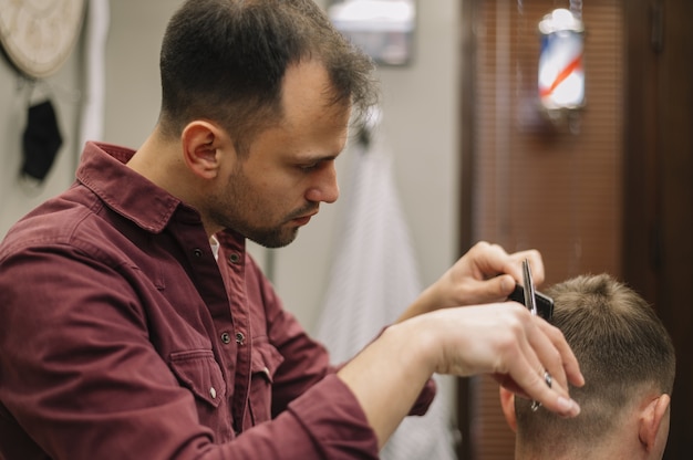 Vista frontal del concepto de barbería