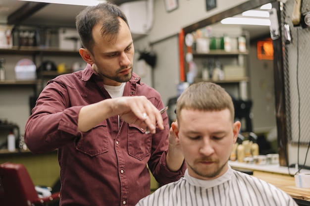 Vista frontal del concepto de barbería