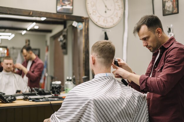 Vista frontal del concepto de barbería