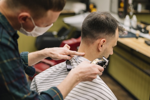 Foto gratuita vista frontal del concepto de barbería