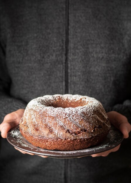 Vista frontal del concepto de delicioso pastel