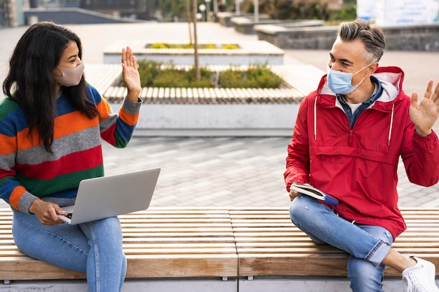 Vista frontal del concepto de distancia social