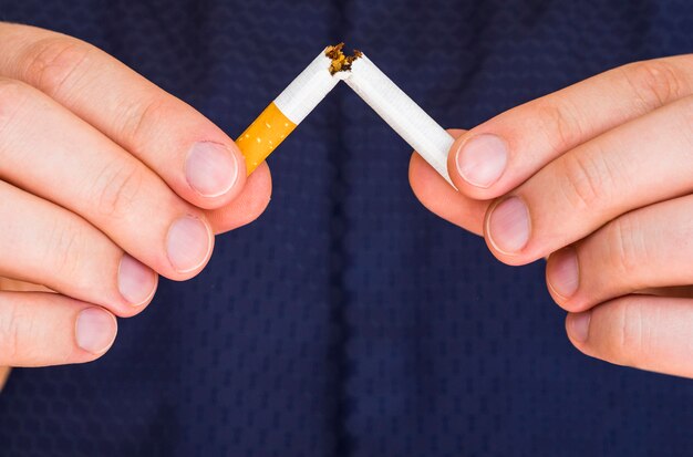 Vista frontal del concepto de mala costumbre de cigarrillos
