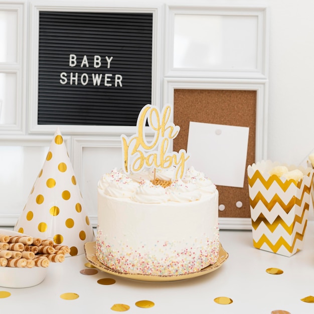 Foto gratuita vista frontal del concepto de pastel de baby shower