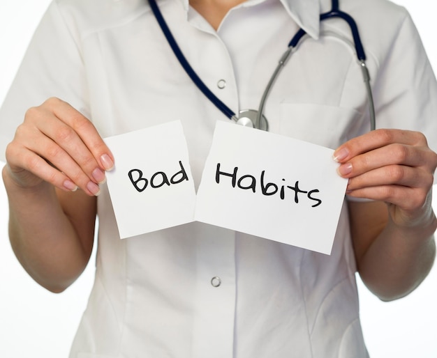 Vista frontal del concepto de romper el mal hábito