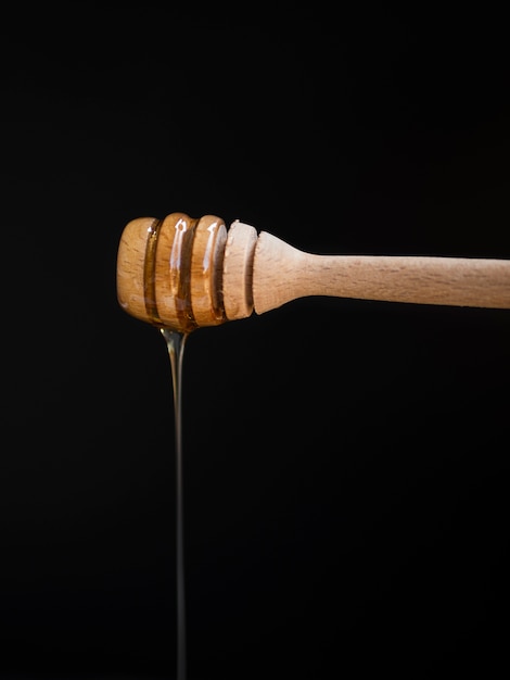 Vista frontal del cucharón de miel