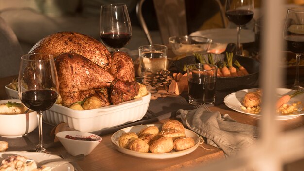 Vista frontal de la deliciosa comida de acción de gracias