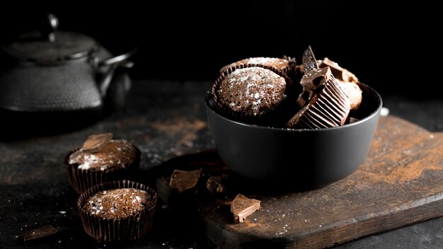Foto gratuita vista frontal del delicioso concepto de chocolate