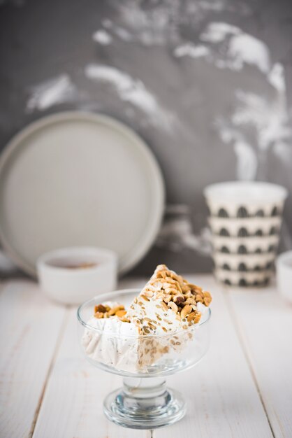 Vista frontal del delicioso turrón con nueces