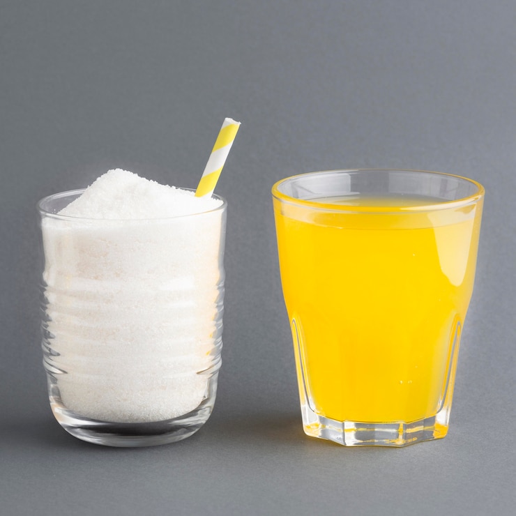 Foto gratuito vista frontal de dos vasos con refresco y azúcar