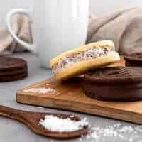 Foto gratuita vista frontal de elicious alfajores cookies