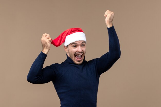 Vista frontal joven con expresión emocionada, emoción vacaciones de Navidad