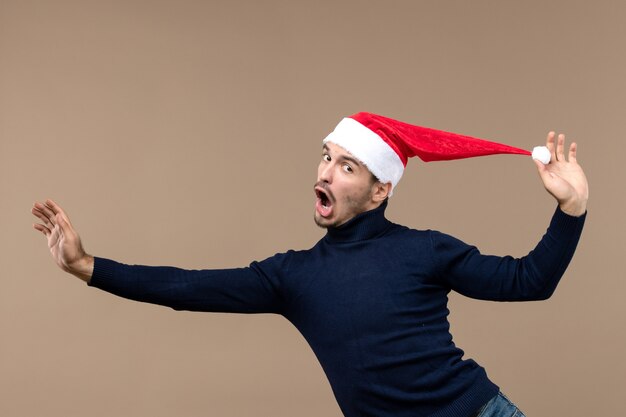 Vista frontal joven con expresión fuerte, emociones vacaciones de Navidad