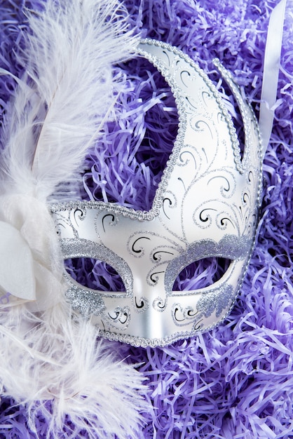 Foto gratuita vista frontal de una máscara de carnaval