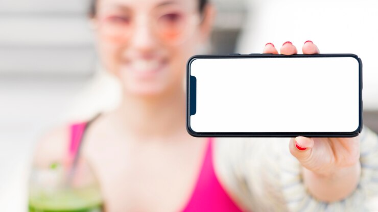 Foto gratuito vista frontal, de, mujer, con, smartphone
