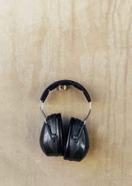 Vista frontal de un par de auriculares para seguridad laboral