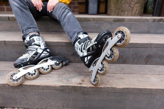 Vista frontal de patines con escaleras