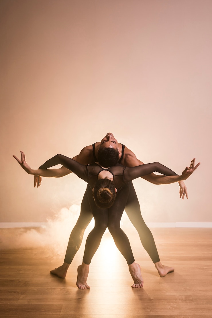 Foto gratuito vista frontal rendimiento de pareja de ballet