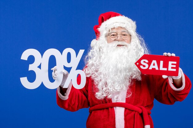 Vista frontal de santa claus con venta y escritos en color azul nieve vacaciones año nuevo navidad