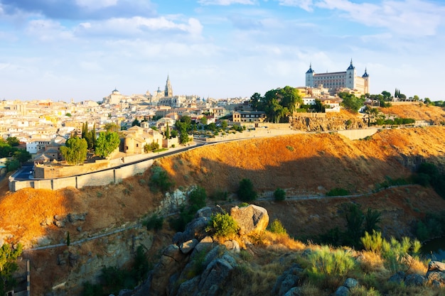 Vista general de Toledo en día de verano