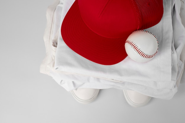 Vista de gorra de camionero con equipo de béisbol