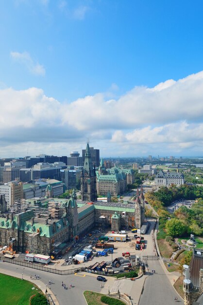 Vista del horizonte de la ciudad de Ottawa con edificios históricos