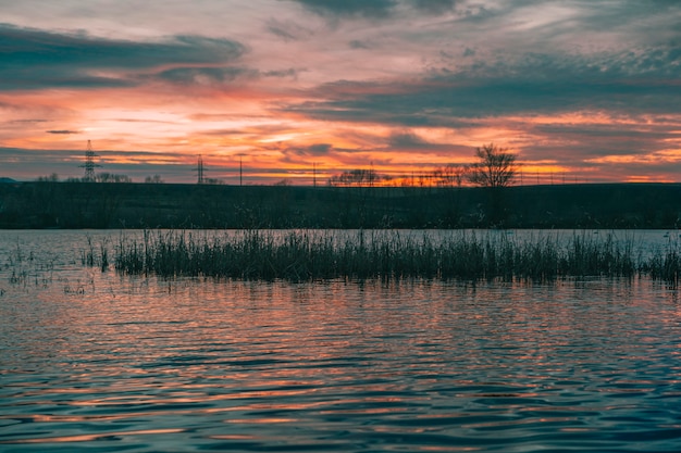 Vista inspiradora de la luz del atardecer