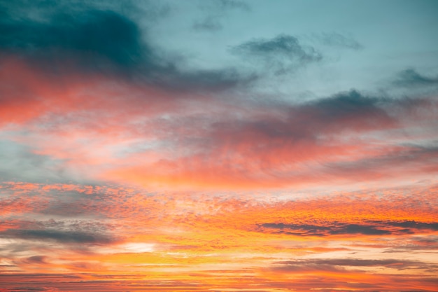 Vista inspiradora de la luz del atardecer