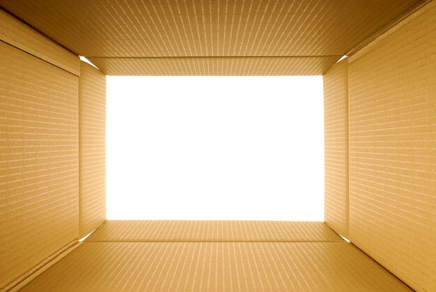 Vista interior de una caja de cartón