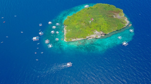 Foto gratuita vista isla toalla de playa aérea