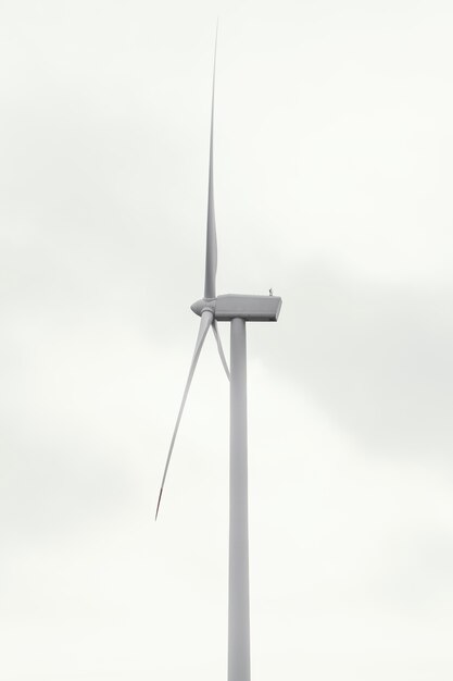 Vista lateral de la turbina eólica