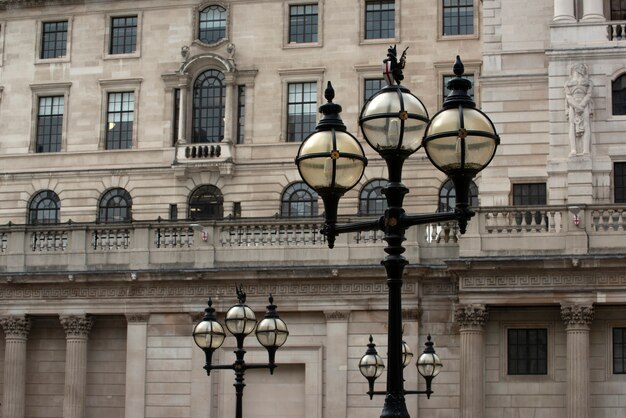 Vista de las luces de la calle en la ciudad de Londres