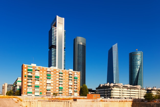 Vista de Madrid con el área de negocios de Cuatro Torres