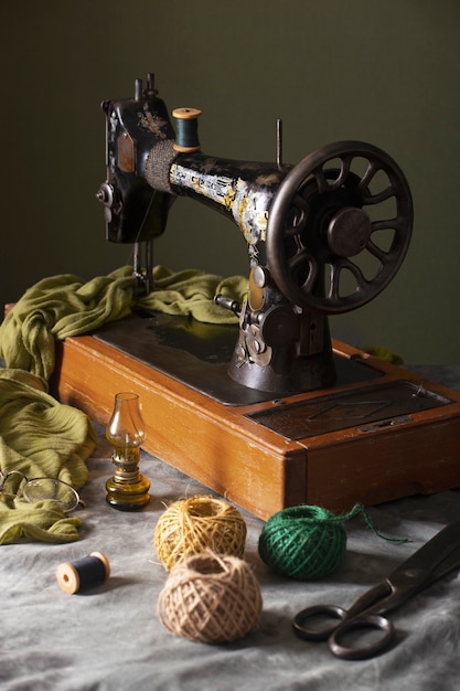 Foto gratuita vista de la máquina de coser vintage