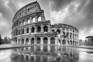 Foto gratuita vista monocromática del coliseo para el día del patrimonio mundial