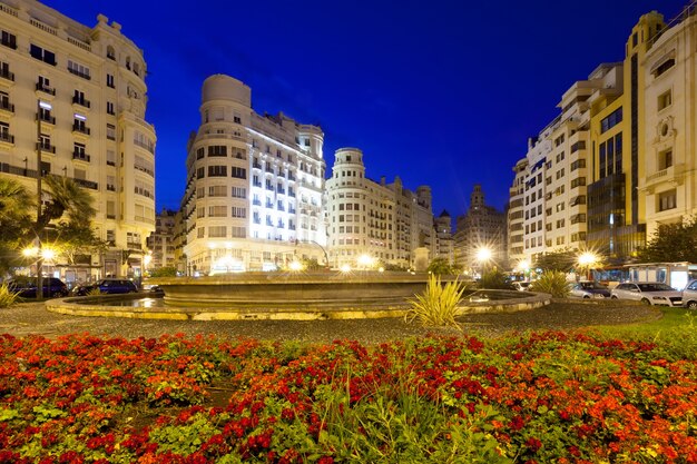 Vista de noche de la Placa del Ajuntament. Valencia