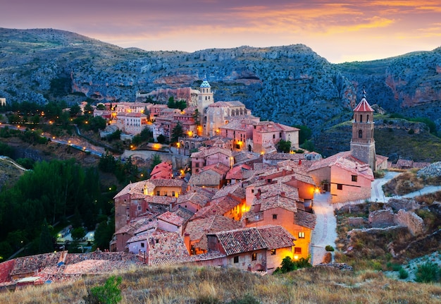 vista nocturna de Albarracin