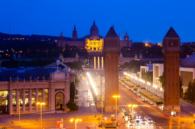 vista nocturna de la Plaza de España