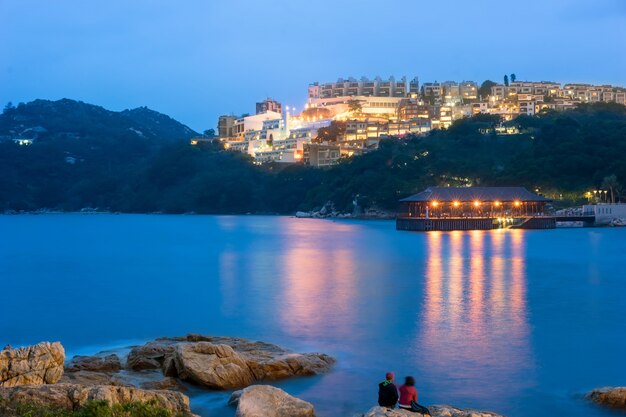 vista nocturna de Stanley en Hong Kong