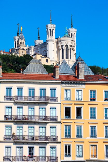 Vista de Notre Dame de Fourviere, Lyon, Francia.