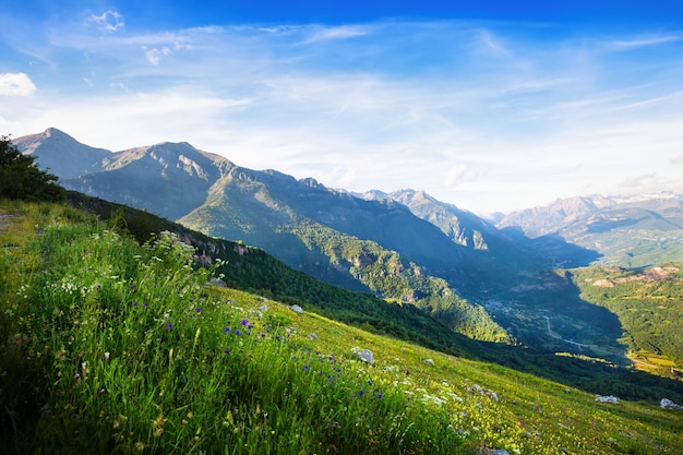 Vista del paisaje de las montañas. Huesca